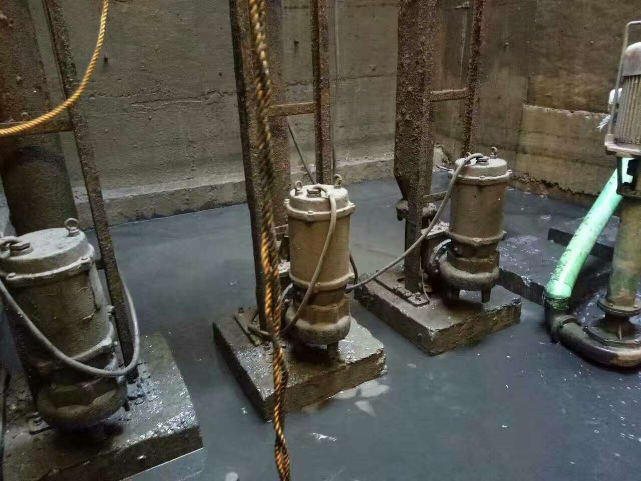 江汉污水池清理