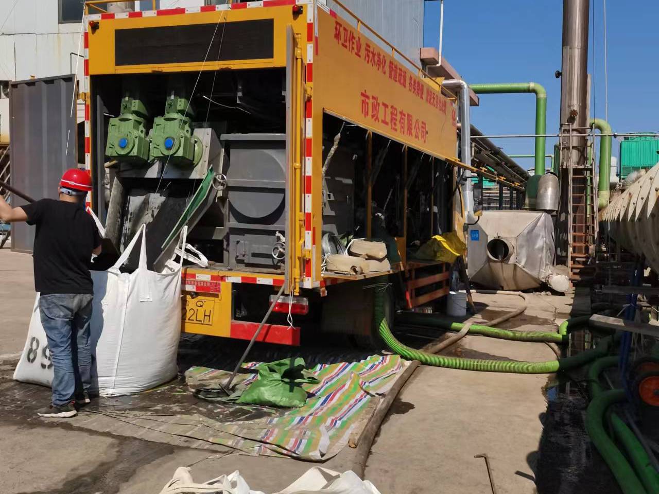 江汉淤泥压干处理